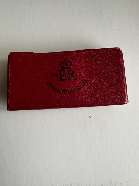 Complete coronation set 1953 – medal, palace letter, case and period sun compass - 5