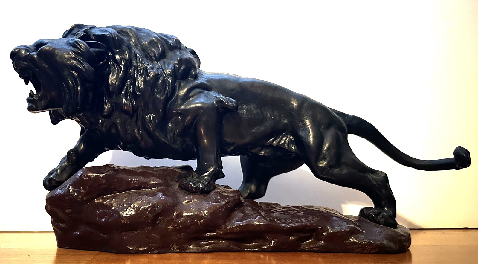 Elegantní socha lva – signováno „CARTIER“