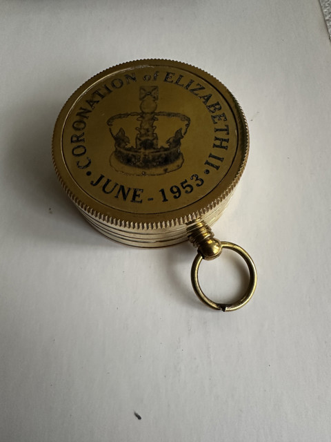 Complete coronation set 1953 – medal, palace letter, case and period sun compass - 7