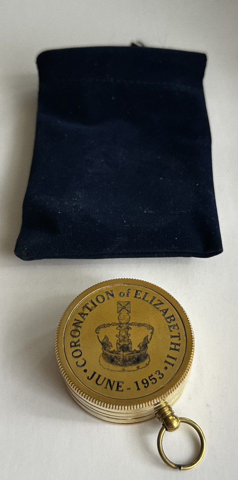 Complete coronation set 1953 – medal, palace letter, case and period sun compass - 6