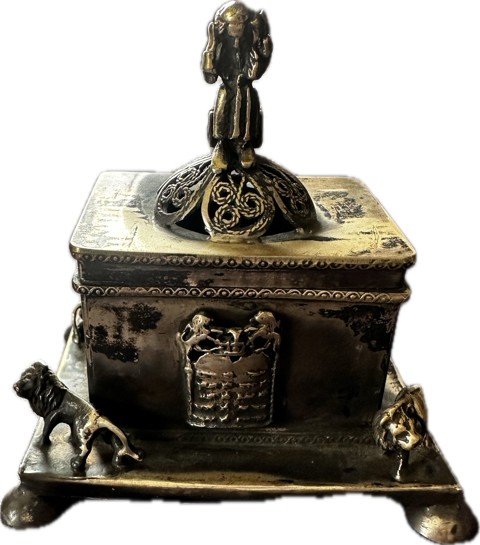 Decorative Russian silver with Jewish motifs – Seated Figure II - 1