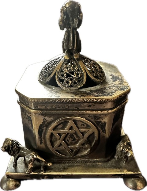 Decorative Russian silver with Jewish motifs – seated figure - 1