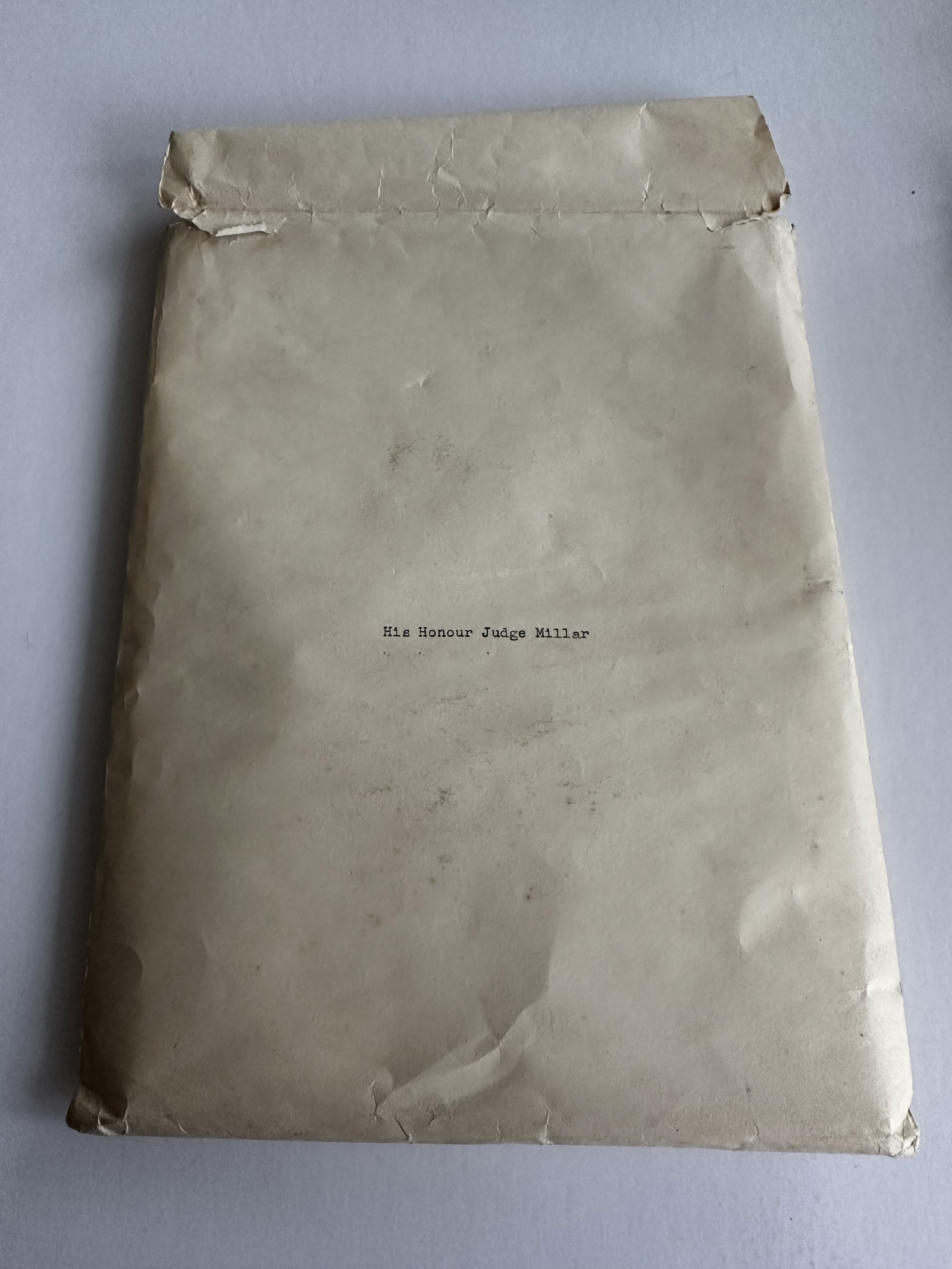 Kompletní korunovační set 1953 – medaile, palácový dopis, etue a dobový sluneční kompas