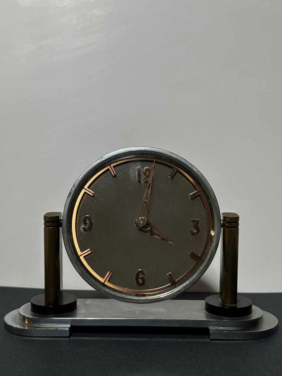 Elegant table clock with a classy metal stand
