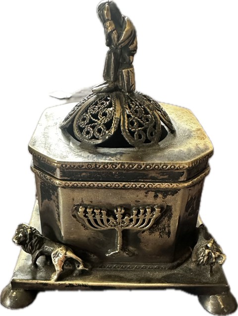 Decorative Russian silver with Jewish motifs – seated figure - 2
