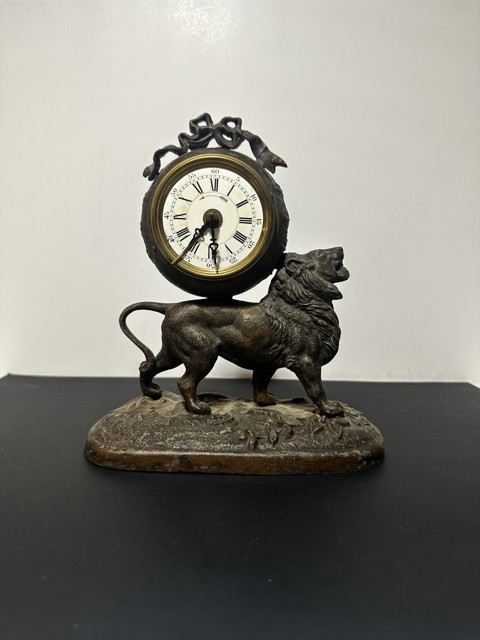 Figural table clock with lion